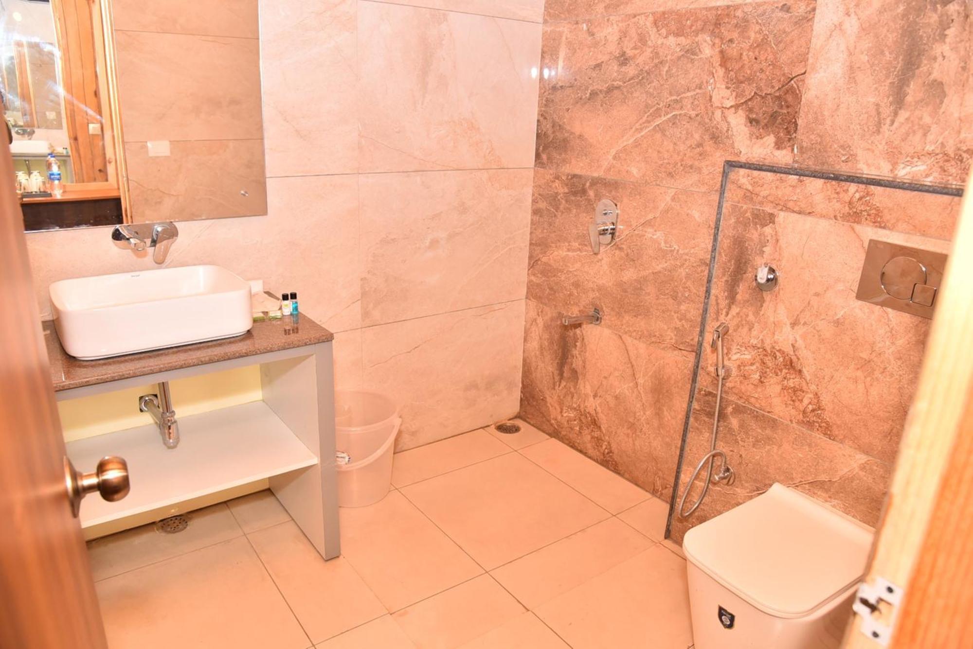 Qcent Woods Resort & Spa, Ришикеш Экстерьер фото
